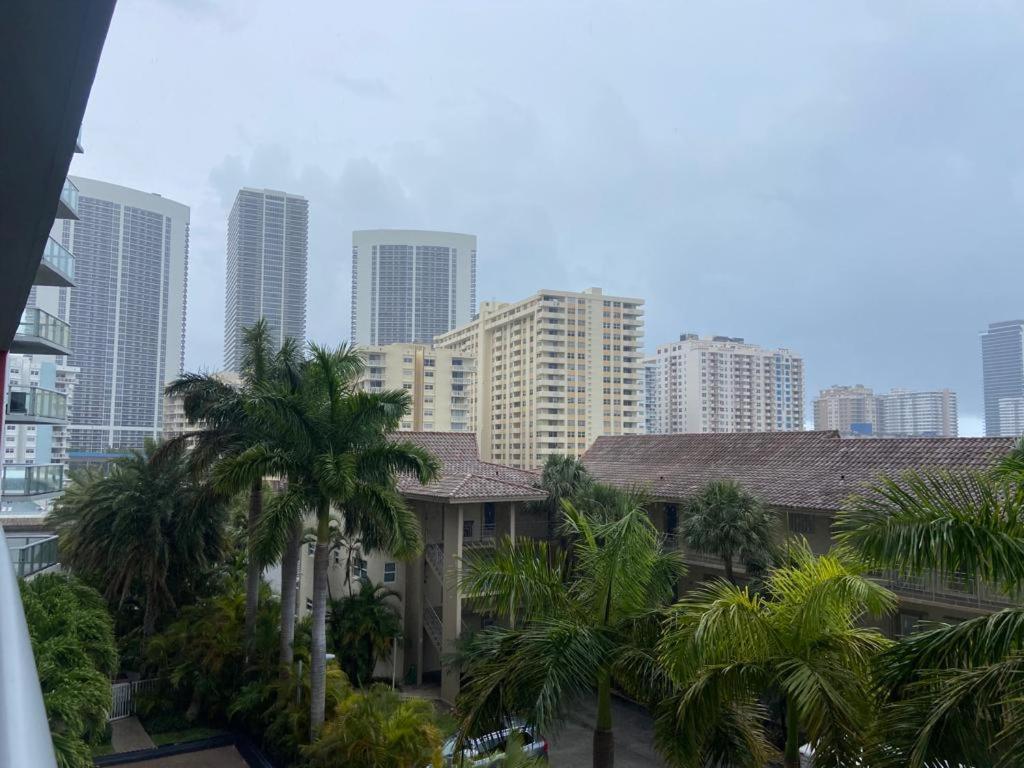 BeachWalk Studio Apmt 2 Beds, Amazing Views- 12B Hallandale Beach Exterior foto